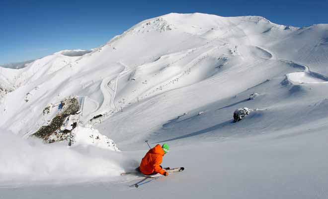 La station de ski du mont Hutt se trouve à seulement deux heures de route de Christchurch sur l'Île du Sud de la Nouvelle-Zélande.