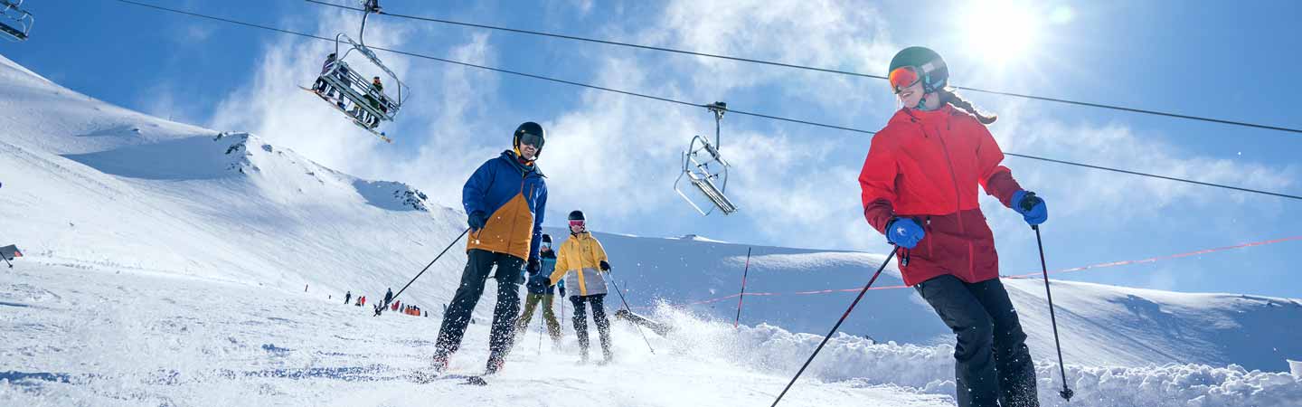 Skiez dans des paysages extraordinaires en Nouvelle-Zélande.