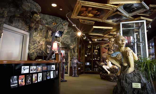 Vous pouvez acheter des reproductions de l'anneau de Sauron dans la boutique Weta Cave de Peter Jackson.