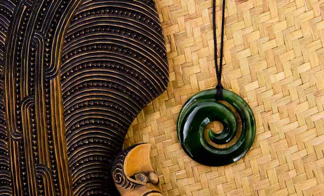 Les bijoux en pounamu (jade) font parti des meilleurs souvenir que vous pouvez rapporter de votre voyage en Nouvelle-Zélande.