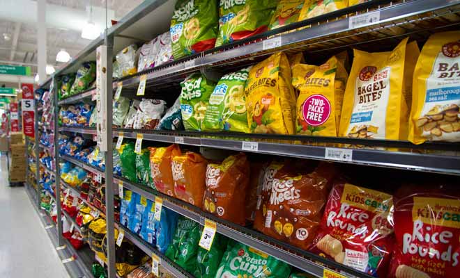 Les rayons consacrés aux produits apéritifs avec les dizaines de paquets de chips et crackers sont plus impressionnants qu'en Europe. Si vous avez déjà voyagé en Amérique, vous ne serez pas dépaysé, mais il faut se méfier de l'excès de gras. Succombez à la nouveauté, mais soyez raisonnables.