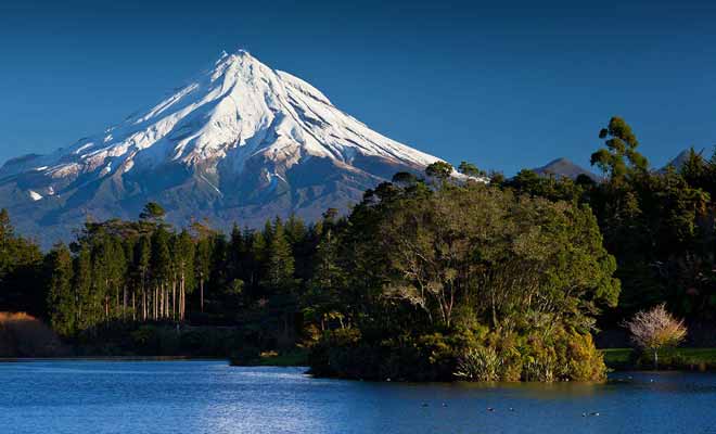 Le Mont Taranaki apparait dans le Dernier Samourai avec Tom Cruise car il ressemble un peu au mont Fuji.
