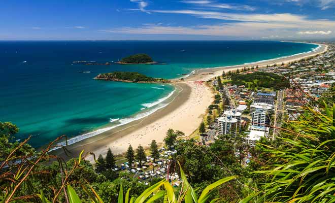 Grimpez au sommet du mont Maunganui de Tauranga pour admirer un panorama spectaculaire sur 360° et vous pourrez également admirer les personnes qui décollent en parapente.