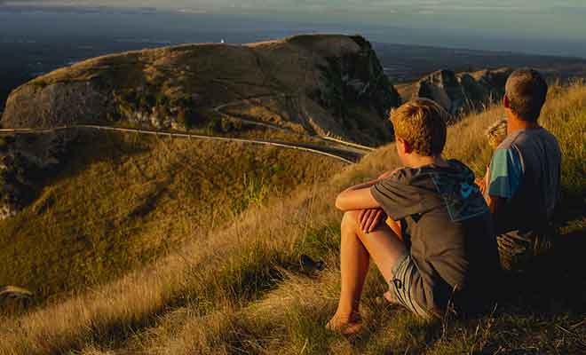 Si la perspective de marcher sur 19 km ne vous enchante guère, pourquoi ne pas aller plutôt en voiture au Te Mata Peak.