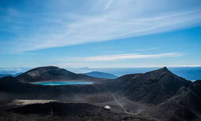 On lit tout et son contraire sur le Tongariro. Certains voyageurs affirment que la célèbre randonnée d'une journée est un jeu d'enfant, d'autres qu'elle est difficile. La vérité est peut-être entre les deux, mais tout dépend de votre âge et de votre entrainement. Si vous êtes habitué à pratiquer l'endurance chaque semaine, vous devriez vous en sortir sans trop de difficulté.