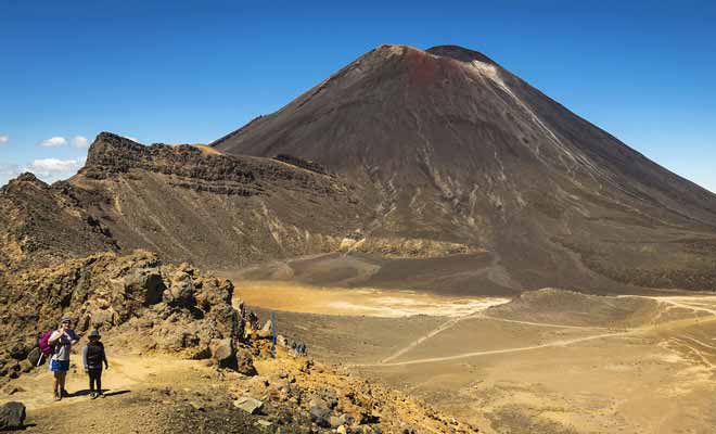 La grande force du Tongariro Crossing est de proposer une grande variété de paysages. Le début du parcours se déroule dans un ancien champ de lave, puis l'ascension du volcan révèle des lacs turquoise, et la descente sur l'autre versant s'achève dans une magnifique forêt.