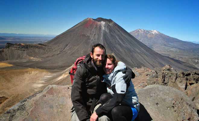 D'année en année, la popularité du Tongariro Crossing grandit. À tel point que le sentier de randonnée est bondé en été, mais les paysages immenses demeurent spectaculaires.