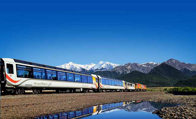 Certaines lignes touristiques comme le Tranzalpine sont conseillées pour la beauté des paysages traversés.