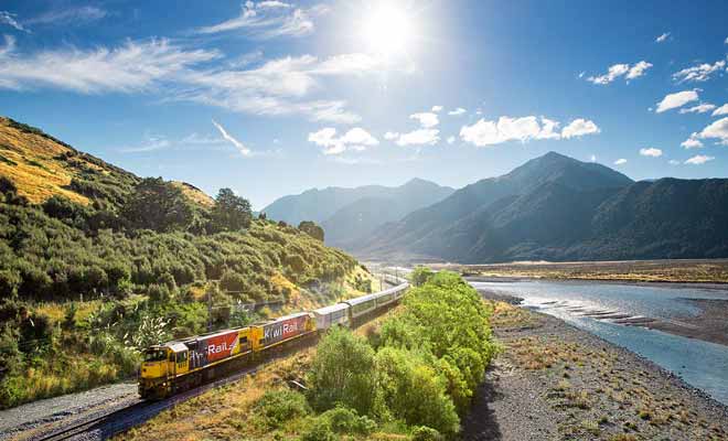 La plupart des lignes de train ont fermé par manque de fréquentation, et seules les lignes touristiques survécues.