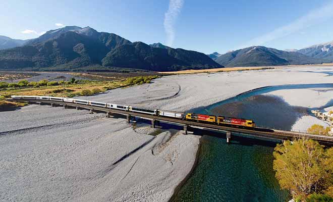 Le Tranzalpine permet de passer de la côte Ouest à la côte Est de Nouvelle-Zélande en empruntant Arthur Pass.