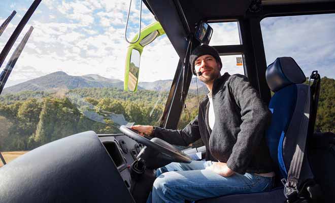 Si vous n'avez pas le permis de conduire, ou si la perspective de conduite des milliers de kilomètres vous décourage, le bus se pose en alternative.
