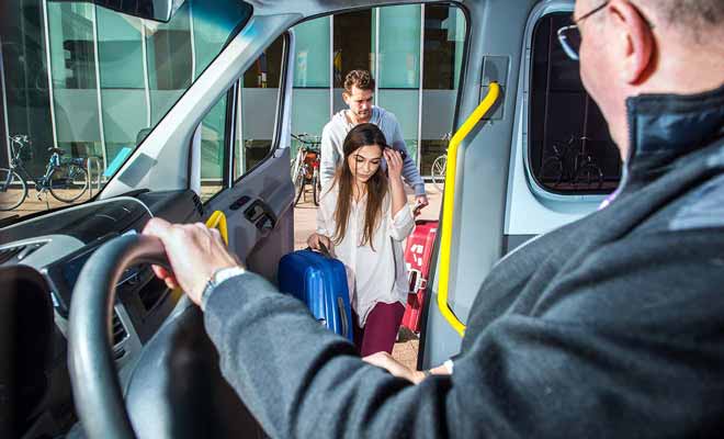 Réserver une chambre d'hôtel près de l'aéroport est une bonne idée... vous pourrez aller vous coucher plus vite et vous irez en ville le lendemain.