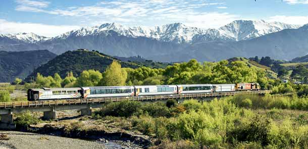 Le train permet d'admirer les plus beaux paysages du pays sans conduire.