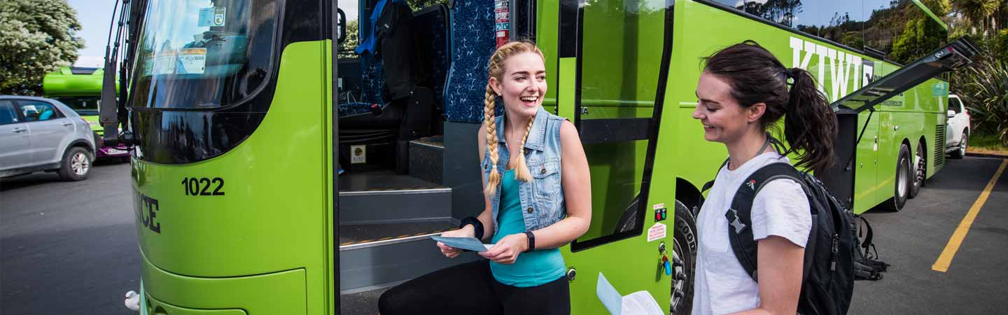 Un voyage en autocar possède des avantages mais aussi des inconvénients.
