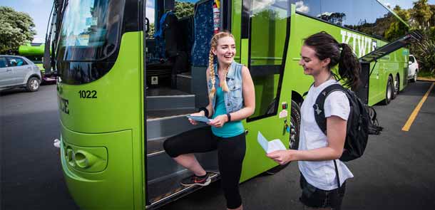 Un voyage en autocar possède des avantages mais aussi des inconvénients.
