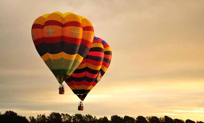 À défaut de pouvoir effectuer un trajet en montgolfière, vous aurez sûrement l'occasion d'observer des festivals.