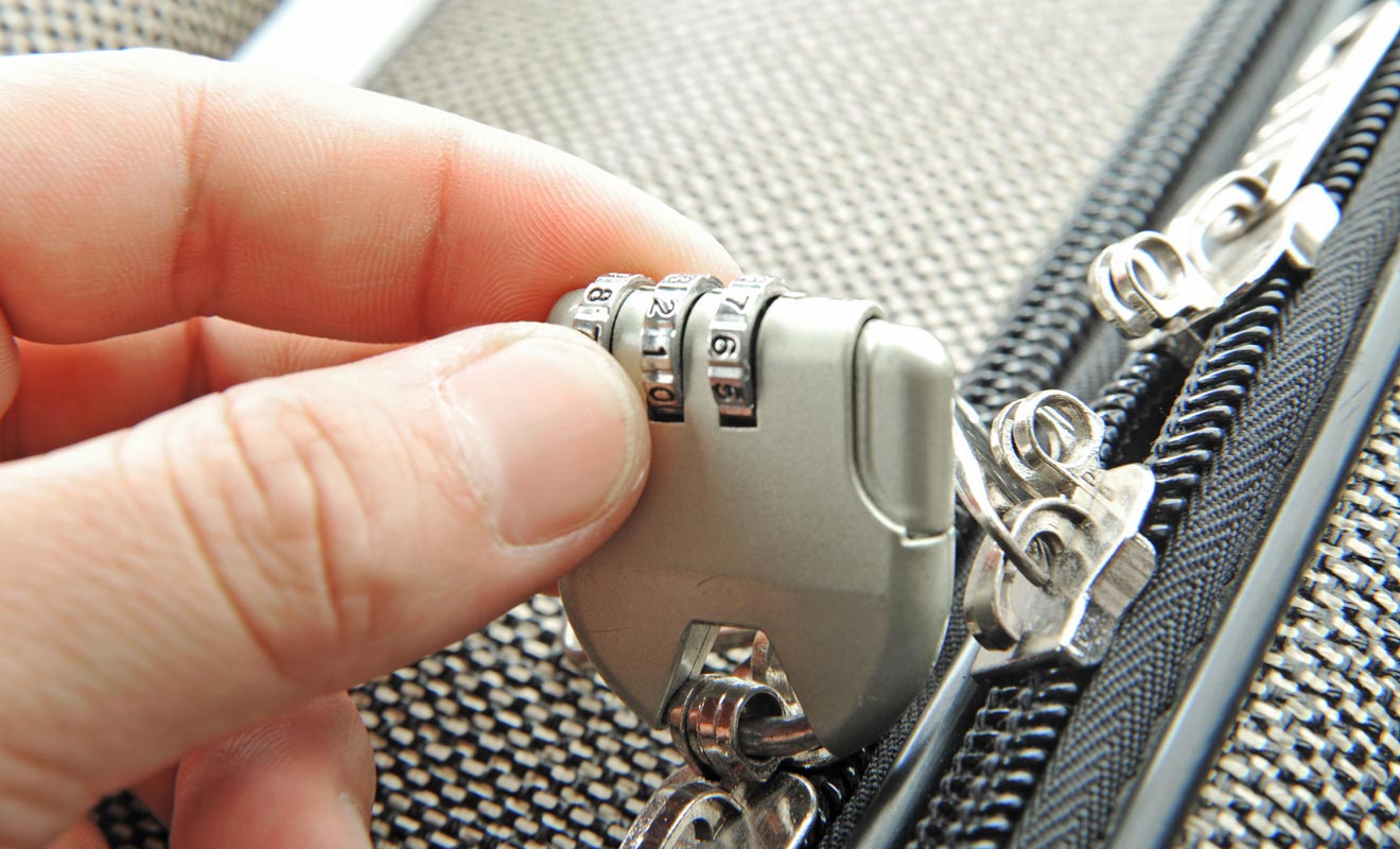 Les vols dans les valises ne sont pas une légende. Raison de plus pour prévoir un bagage qui ferme avec un cadenas.