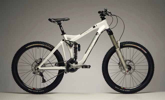 Le VTT de type Free Ride ne s'adresse qu'aux pros ou semi-pros qui souhaitent réaliser des descentes difficiles où il faudra parfois réaliser des sauts.