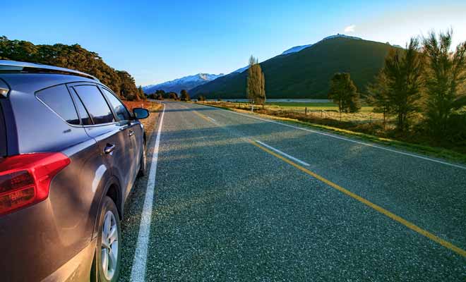 Vous pouvez louer aussi bien une citadine qu'une grosse berline même à un 4x4 en Nouvelle-Zélande du moment que vous avez au moins 21 ans et une année d'ancienneté de permis de conduire.