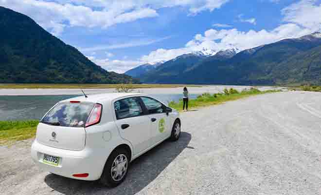Les citadines sont particulièrement adaptées aux voyageurs en couple avec peu de bagages à ranger dans un coffre généralement petit. Si un troisième passager rejoint l'aventure, il vaut alors mieux louer une berline ou une routière plus spacieuse.