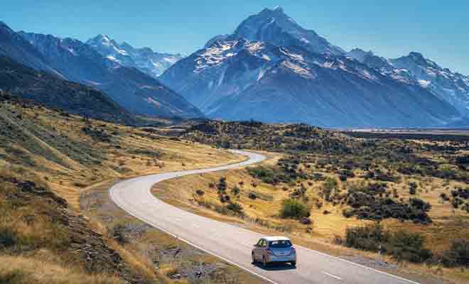 Avec son réseau routier en excellent état qui sillonne tout le pays, la Nouvelle-Zélande est idéale pour les autotours avec escales dans des hôtels, lodges motels ou beds and breakfasts.