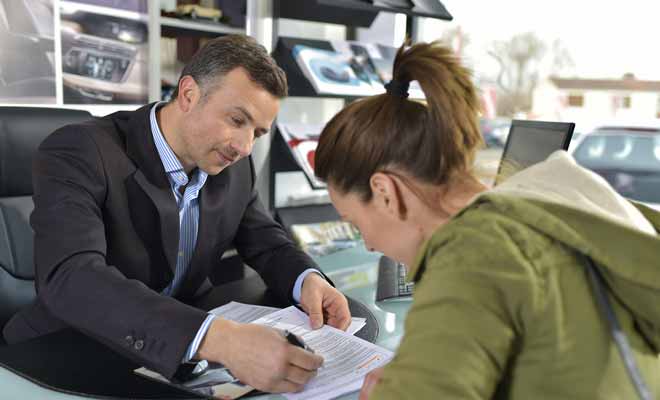 Avant de vous remettre les clés de la voiture, vous devrez signer le contrat de location et régler le solde comme convenu. Ces formalités sont en général réglées en un petit quart d’heure sauf s'il y a beaucoup de monde en agence.