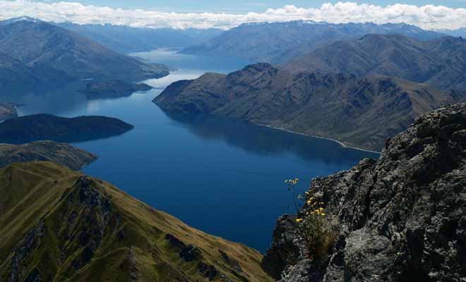 Les montagnes de l'Otago protègent les vallées du vent puissant de la côte Ouest. Conséquence directe, les températures des villes de Queenstown ou Wanaka sont idéales en été et même en automne.