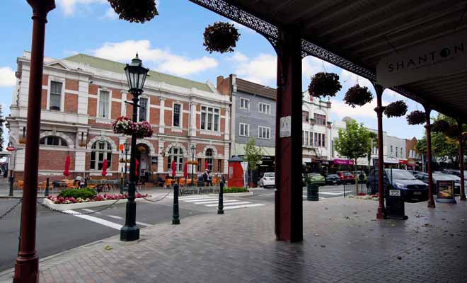 Les édifices publics des petites villes provinciales sont de types coloniaux. C'est le cas par exemple à Wanganui.
