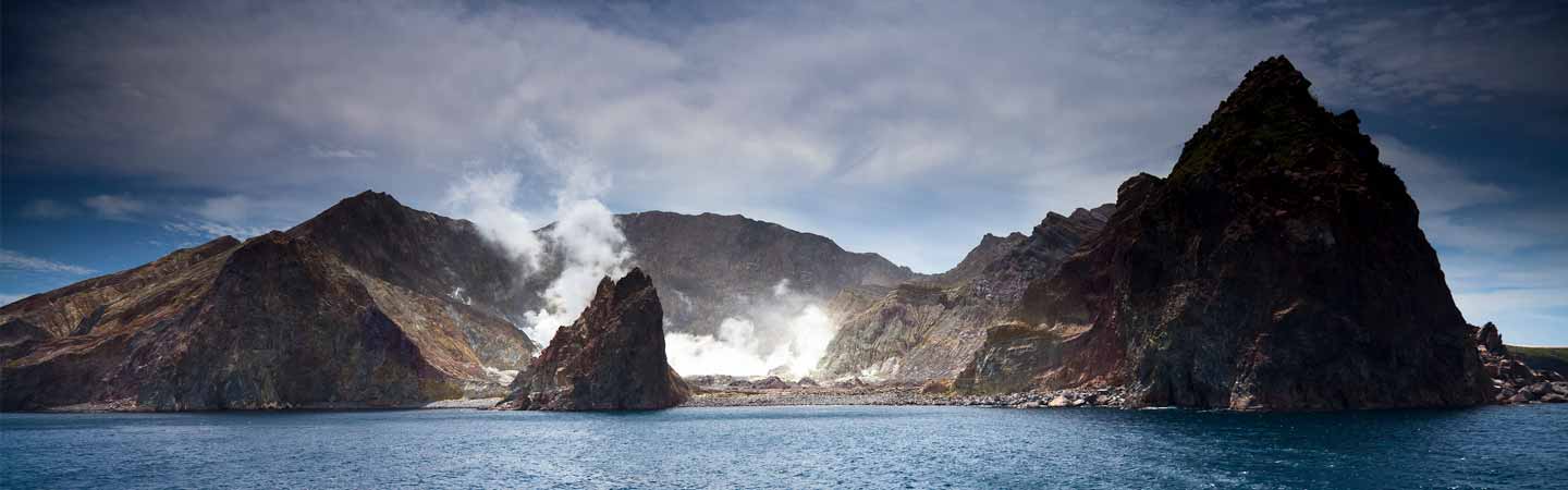 Visitez le volcan en activité de White Island en Nouvelle-Zélande.
