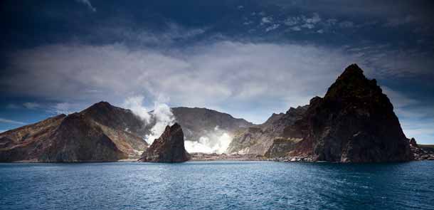 Les volcans en activité qui se visitent sont rares. L'expérience est habituellement réservée aux volcanologues. White Island, au large de la Bay of Plenty, se visite en compagnie de guides expérimentés.