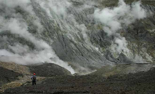 Aucune sorte de végétation ne peut survivre à la surface du volcan. On se croirait sur une autre planète du système solaire.