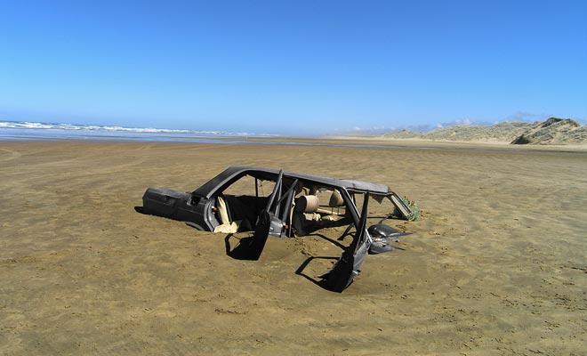 A meno che non si affitta un veicolo adatto (ad esempio 4x4), non è consentito il viaggio su qualsiasi terreno. Ad esempio, l'equitazione sulla famosa spiaggia di 90 miglia della spiaggia può rovinare il vostro soggiorno in caso di scosse.