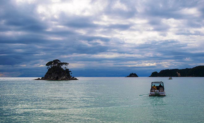 I taxi d'acqua possono anche trasportare il vostro kayak. Ciò consente di esplorare il parco nazionale al proprio ritmo. Nessun programma fisso, decidi il tuo itinerario in completa libertà.