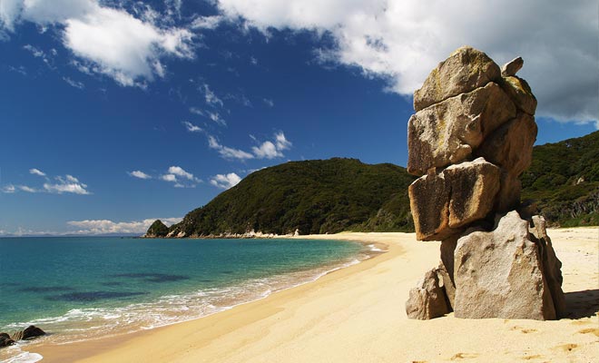 Le spiagge hanno rocce molto fotogeniche.