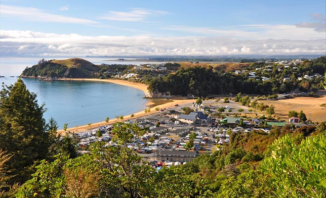 Marahau è il campo base per i visitatori del Parco Abel Tasman. E 'la scelta della maggior parte dei visitatori che rimangono in loco solo 24-48 ore e non hanno il tempo di accamparsi nel parco.