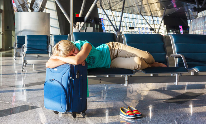 U kunt het aantal haltes vermenigvuldigen naar Nieuw-Zeeland, of accepteren om meer tijd tussen vluchten te wachten. In deze omstandigheden zal de reis goedkoper zijn, maar u zal uitgeput zijn om de vakantie te beginnen. Daarom adviseert Kiwipal deze oplossing niet.