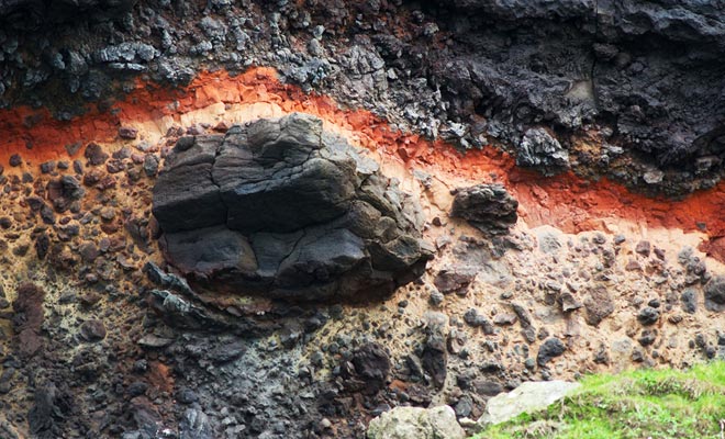 Grote vulkaanuitbarstingen leidden tot wat eens een eiland was van het Zuidereiland. De alluviale afzettingen hebben het eiland geleidelijk omgezet in een schiereiland.