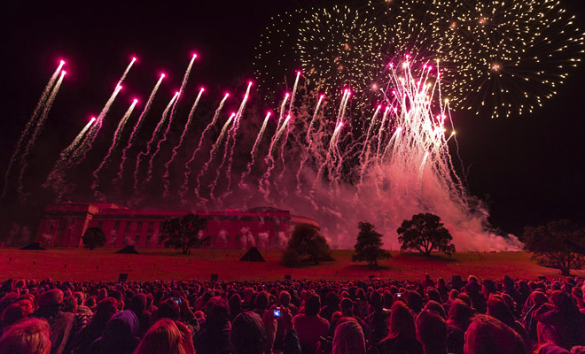 De belangrijkste steden van het land zijn de belangrijkste festivals en culturele evenementen. Je hebt het geluk om een ​​vuurwerk van een geweldig nieuwjaar te kijken.