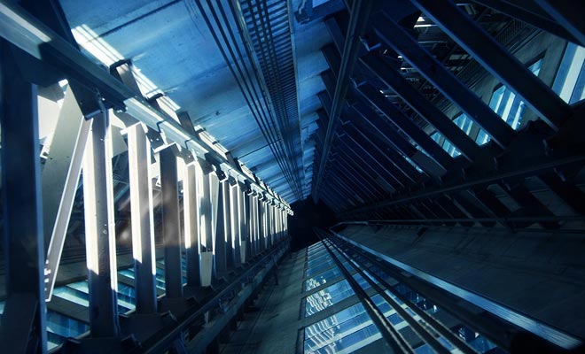 La cabina di ascensore della Sky Tower ha un pavimento in plexiglas trasparente. Se siete vertiginosi, è meglio evitare di guardare i piedi.