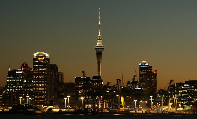 Op 328 meter hoog is de Sky Tower de hoogste toren in de Stille Oceaan. Het gaat een paar meter verderop dan de Eiffeltoren, maar het moet toegegeven worden dat het een beetje bedroft dankzij zijn enorme antenne.