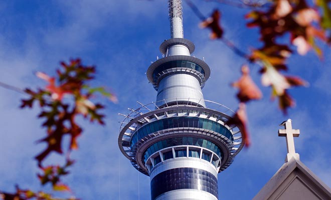 Per godere di una vista mozzafiato della regione di Auckland, basta prendere l'ascensore che porta al molo di osservazione all'ultimo piano.