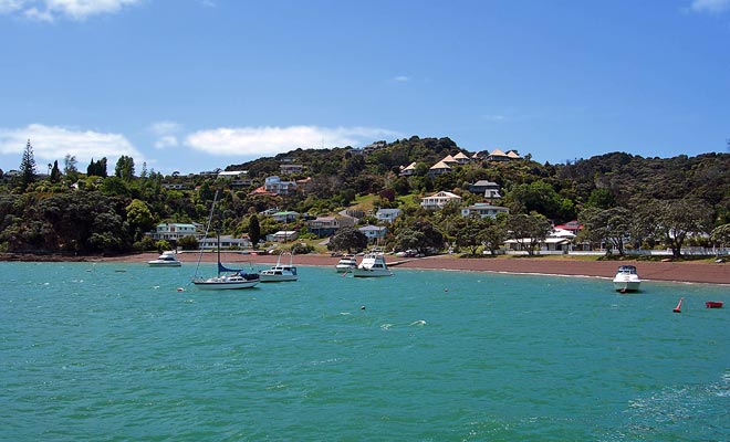 Op het moment van kolonisatie was Russell een bijzonder gevaarlijke stad van briganden. Vandaag is het een vakantieoord zeer gewaardeerd door de bevolking en de bezoekers van de baai van eilanden.