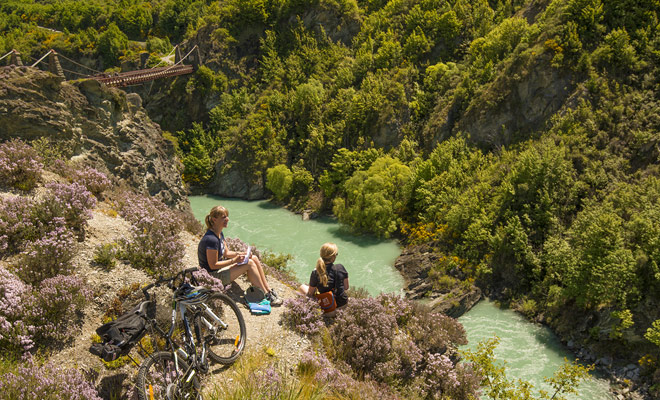 Trajecten die niet overvol zijn, dromerige landschappen en een ideaal klimaat om te pedalen zonder te horen. Mountainbiken in Nieuw-Zeeland heeft grote voordelen.