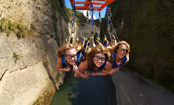 De Mokai Gravity Canyon is een andere variant van de Zipline die tegelijkertijd door drie personen kan worden beoefend. De ervaring is meer vermakelijk dan angstaanjagend en leidt tot een succes door de schoonheid van de canyon waar de activiteit plaatsvindt.