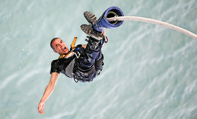 Bungee jumping is een intense ervaring die iedere keer dat je aan je verblijf in Nieuw-Zeeland denkt, denkt. Maar dit is geen verplichte activiteit! U profiteert zo veel van het land als u op extreme sport geeft.