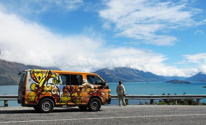 De camper van is een kleine camper ideaal voor koppels zonder kinderen die het land in vrijheid willen ontdekken.