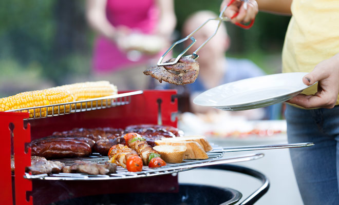 De BBQ (hierbij genaamd barbies) is een echte instelling in Nieuw-Zeeland. Volg de Kiwi's examen en na het kopen van worstjes in de lokale supermarkt, improviseer een goede barbecue in een camping.