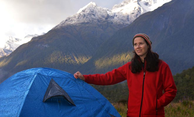 Het is mogelijk om een ​​jaar zonder camping te besteden. Maar als je van plan bent om vaak rond te gaan, kan een tent heel handig zijn ...