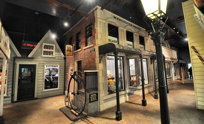 Il Museo di Otago ha una grande mostra sulla corsa d'oro e propone anche di visitare una ricostruzione di una strada dal tempo dei prospetti d'oro.