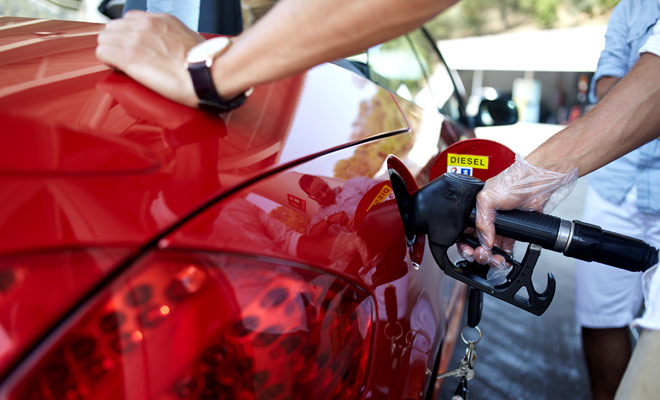 Benzine kost een beetje minder in Nieuw-Zeeland dan in Europa, maar de gemarkeerde reliëf van Nieuw-Zeeland verhoogt het brandstofverbruik.